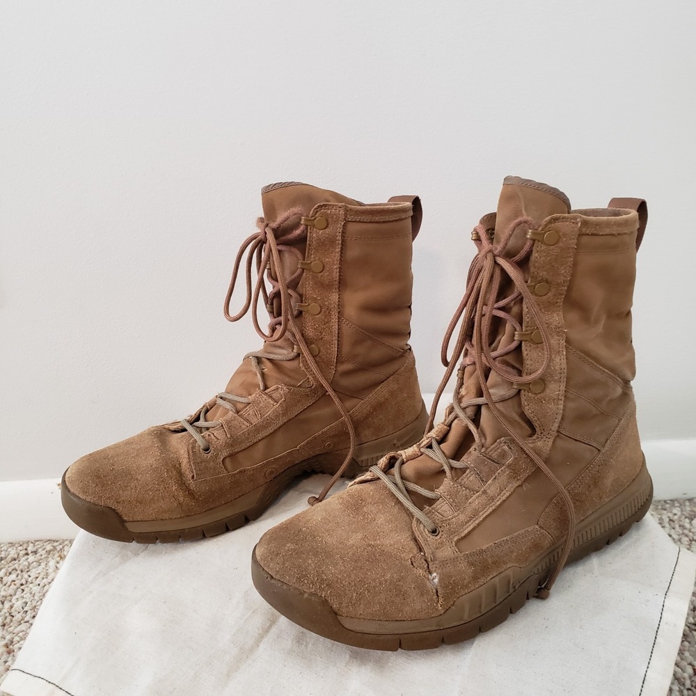 Nike Special Field 8" Leather Tactical Boots SIZE 10.5 Rugged Coyote Brown FLAW
